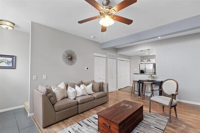 Tall 9' ceilings and durable laminate plank floors