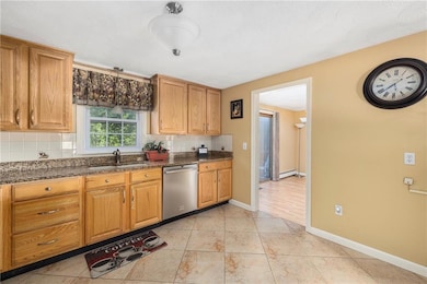 43 Noxon St, West Warwick, RI 02893 - photo 6