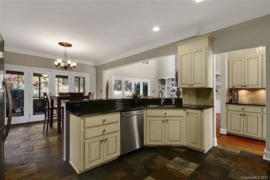 Beautiful Kitchen with SS appliances; granite; new