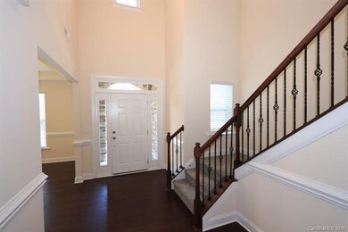 Grand, 2-story foyer