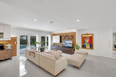 726 NE 17th Way, Fort Lauderdale, FL 33304 - photo 5