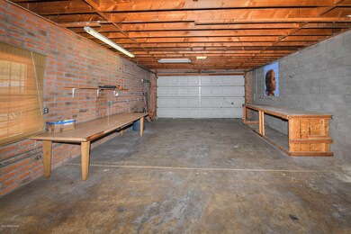 Garage/Workshop