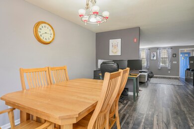 006-photo-dining-room-8131831