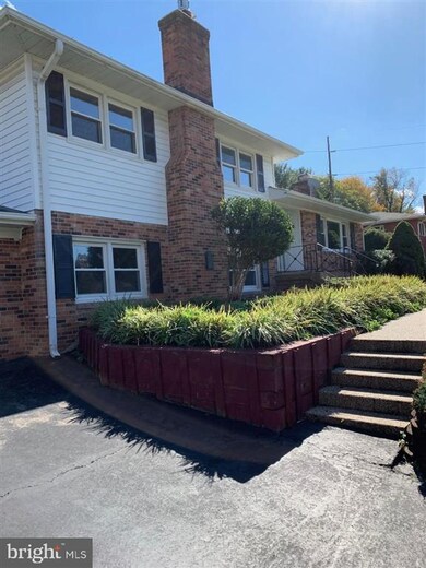 503 Devonshire Dr NE, Vienna, VA 22180 - photo 2