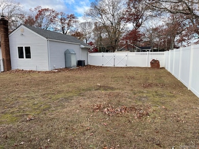 10 Pine St N, Lake Grove, NY 11755 - photo 5