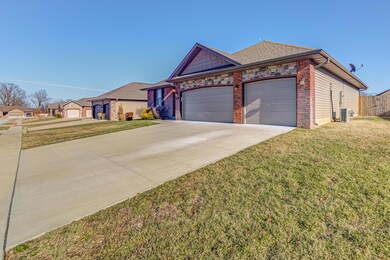 1922 N Brookhollow Dr, Nixa, MO 65714 - photo 2