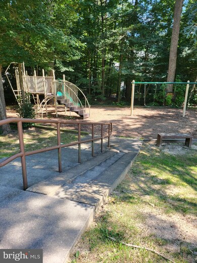 23271 Oak Crest Ln, California, MD 20619 - photo 3