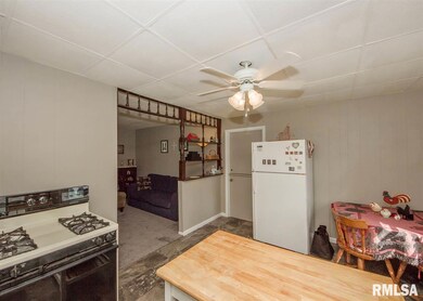 6907 N Hancock Ave, Davenport, IA 52806 - photo 4