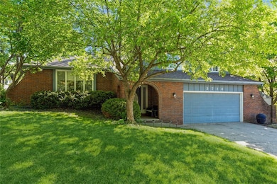 3714 Skyline Dr, Des Moines, IA 50310 - photo 4