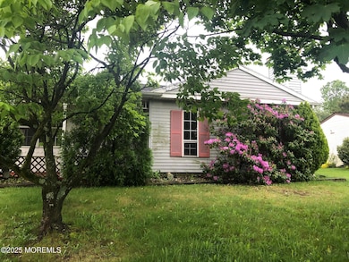 18 Garrison Dr, Tinton Falls, NJ 07753 - photo 2