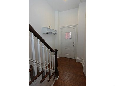 Entry/Foyer.