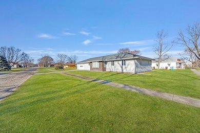 313 W Topeka St, Toluca, IL 61369 - photo 2