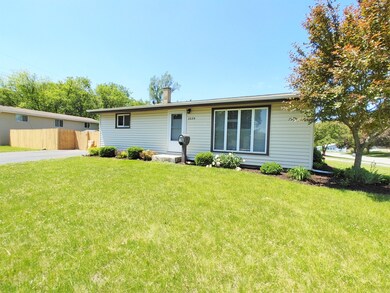 1539 Amarillo Dr, Carpentersville, IL 60110 - photo 2