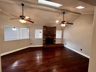 929 Pleasant Valley Cir, Bedford, TX 76021 - photo 6