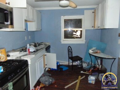 1029 SE Pinecrest Dr, Topeka, KS 66605 - photo 3