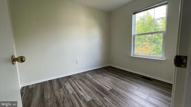 12961 Woodcutter Cir, Germantown, MD 20876 - photo 7