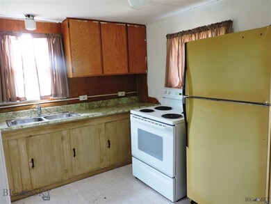 Stove & Frig Included