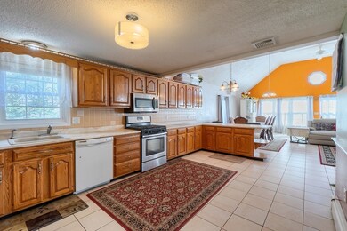 11 Partridge Rd, Dracut, MA 01826 - photo 4