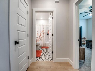 Secondary/Guest Bath