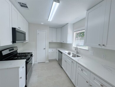 17007 Barton Oaks Ct, Houston, TX 77095 - photo 6