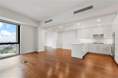 2 Canal St unit 2004, New Orleans, LA 70130 - photo 3