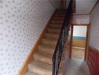 Entry/Foyer.