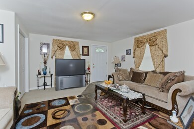 40 Blanding St, Indian Orchard, MA 01151 - photo 6