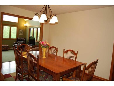 Dining Room. Open & Bright W/Hardwood