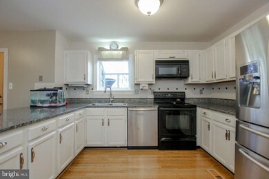 208 Edenberry Ct, Sterling, VA 20164 - photo 3