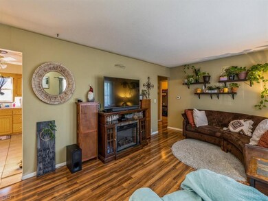 912 E 23rd St, Des Moines, IA 50317 - photo 7