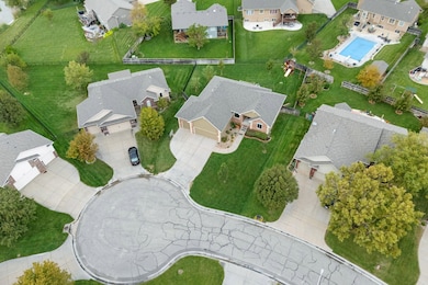 8210 W Havenhurst Cir, Wichita, KS 67205 - photo 2