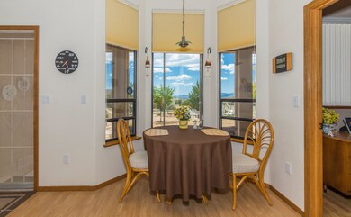 006_Casual Dining Area