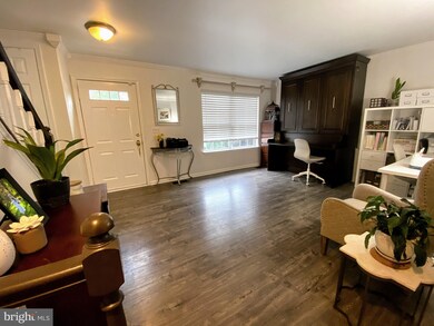 317 Felsted Ct, Sterling, VA 20165 - photo 5