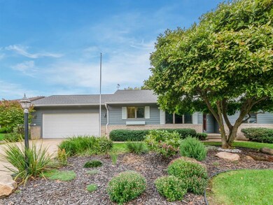 1800 Hidden Hollow Ln NW, Cedar Rapids, IA 52405 - photo 3