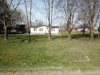 9697 Marsh Rd, Fowlerville, MI 48836 - photo 2