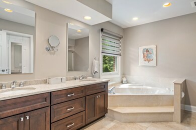 2435 Saranac Ct, Glenview, IL 60026 - photo 4