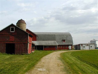 17202 W Holt Rd, Brooklyn, WI 53521 - photo 3