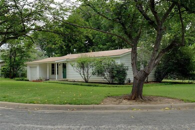 20 Lynn Ct, Hurst, TX 76053 - photo 2