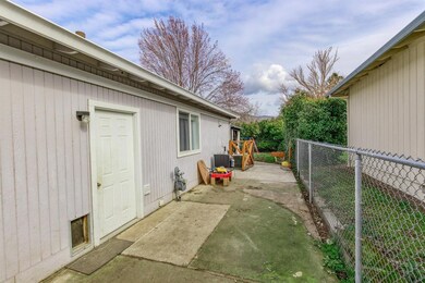 1336 N Modoc Ave, Medford, OR 97504 - photo 6