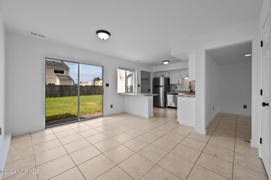 213 Myrtlewood Cir, Jacksonville, NC 28546 - photo 7