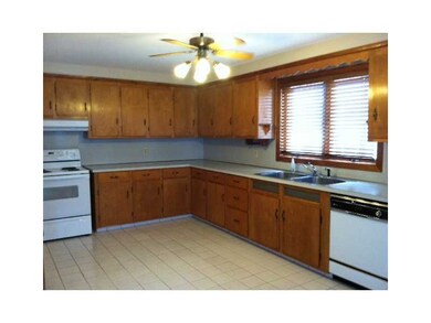 604 Wood St unit 1, Bristol, RI 02809 - photo 2