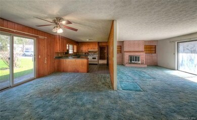 406 Wakefield Dr, Hendersonville, NC 28792 - photo 5