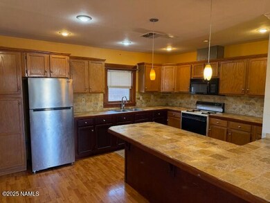722 N Warren Ave, Winslow, AZ 86047 - photo 2