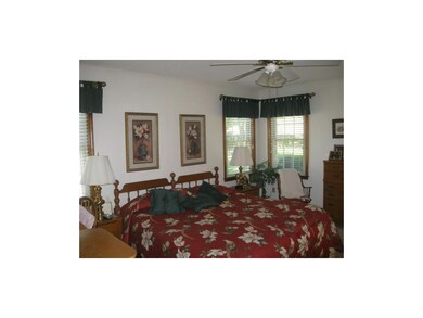 LARGE Master w/Plush Carpet, Ceiling Fan & Walk-In