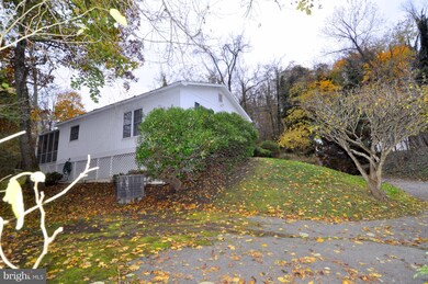 299 Cornelius Ave, Berkeley Springs, WV 25411 - photo 3