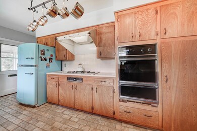 1218 E 2nd St-8