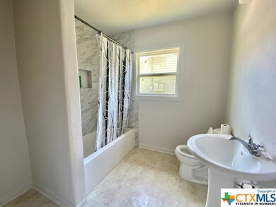 1026 N San Marcos St, Seguin, TX 78155 - photo 5