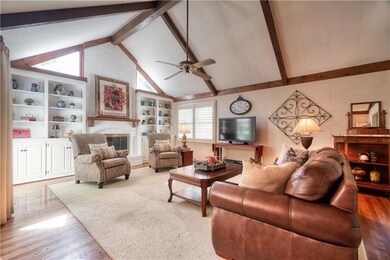 10405 Mohawk Ln, Leawood, KS 66206 - photo 7