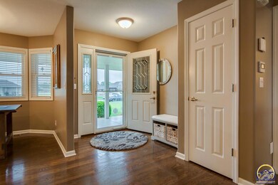 4707 SW Misty Harbor Dr, Topeka, KS 66610 - photo 3