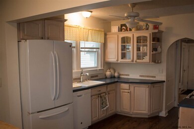 404 S Reynolds St, Schenectady, NY 12302 - photo 2